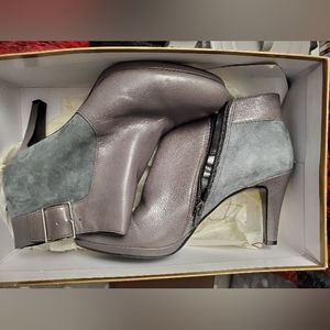 Brand New Naturalizer two tone Gray high heeled Ankle boots